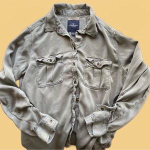 ✨ *BOGO* American Eagle women’s button down *BOGO* ✨